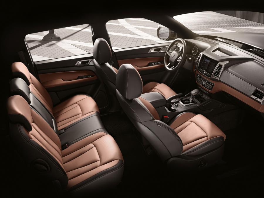Интерьер SsangYong Musso Grand 2019 года  (WW) (фото 6 из 18)
